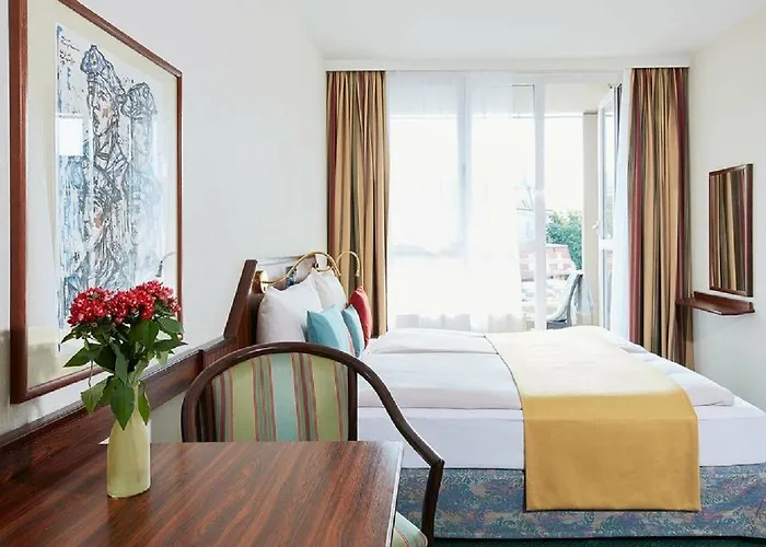 Living Kaiser Franz Joseph 4*